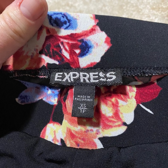 Express pull-on floral shorts XS - Picture 4 of 7